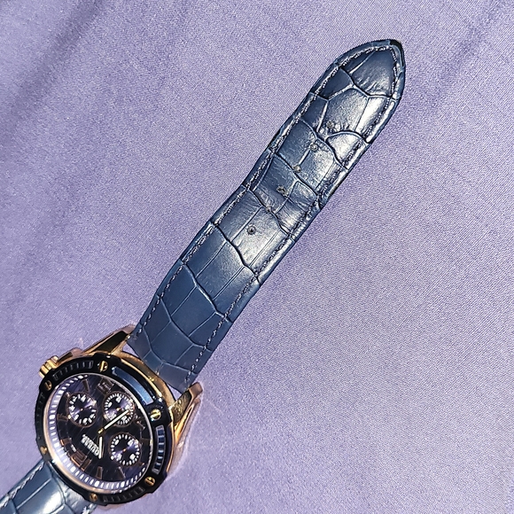 Beautiful Guess Watch - Picture 6 of 6